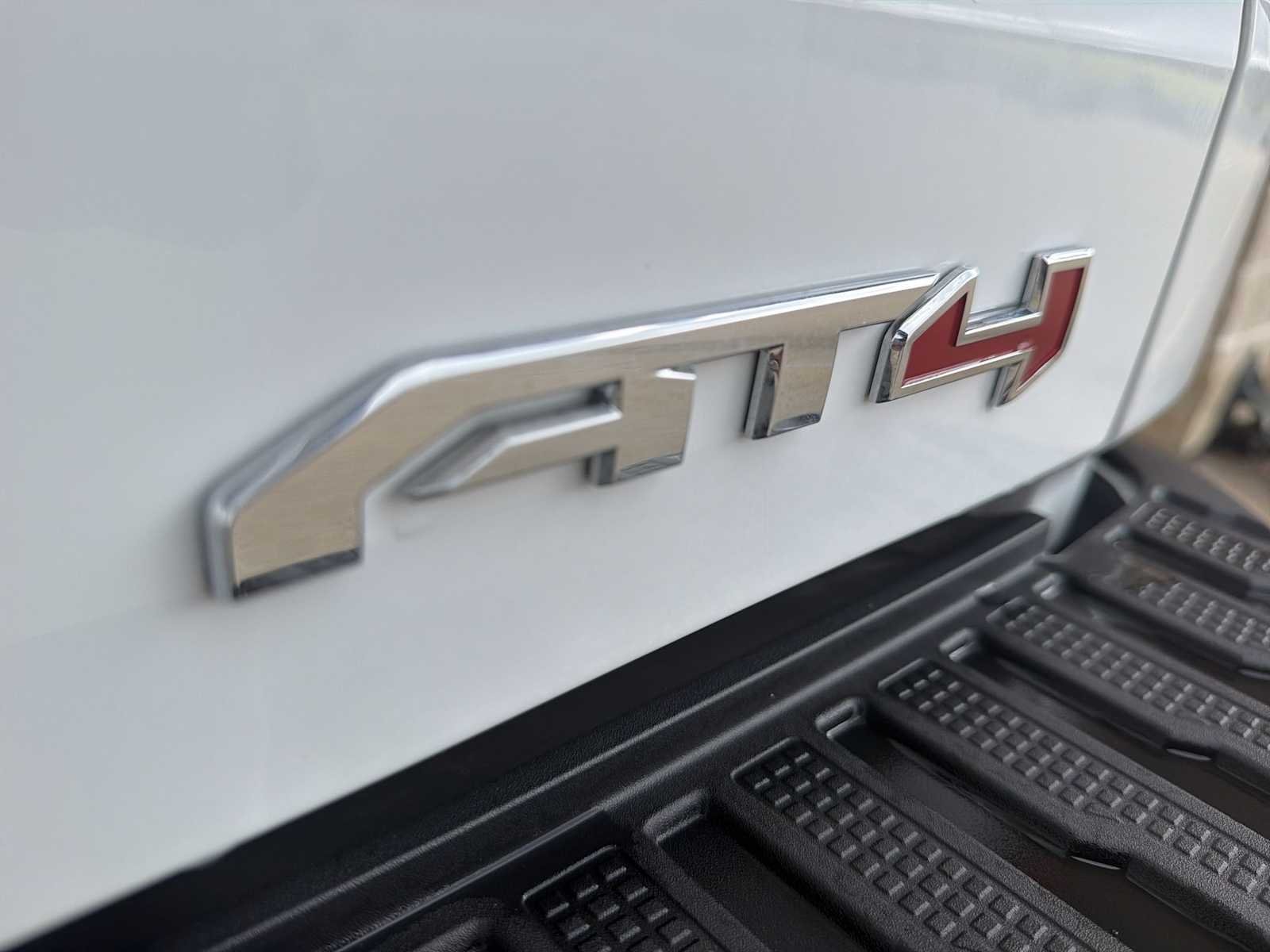 Used 2025 Summit White GMC AT4 image 32