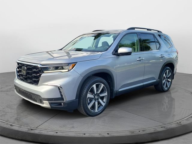 Certified Used 2023 Lunar Silver Metallic Honda 2WD TRG image 3