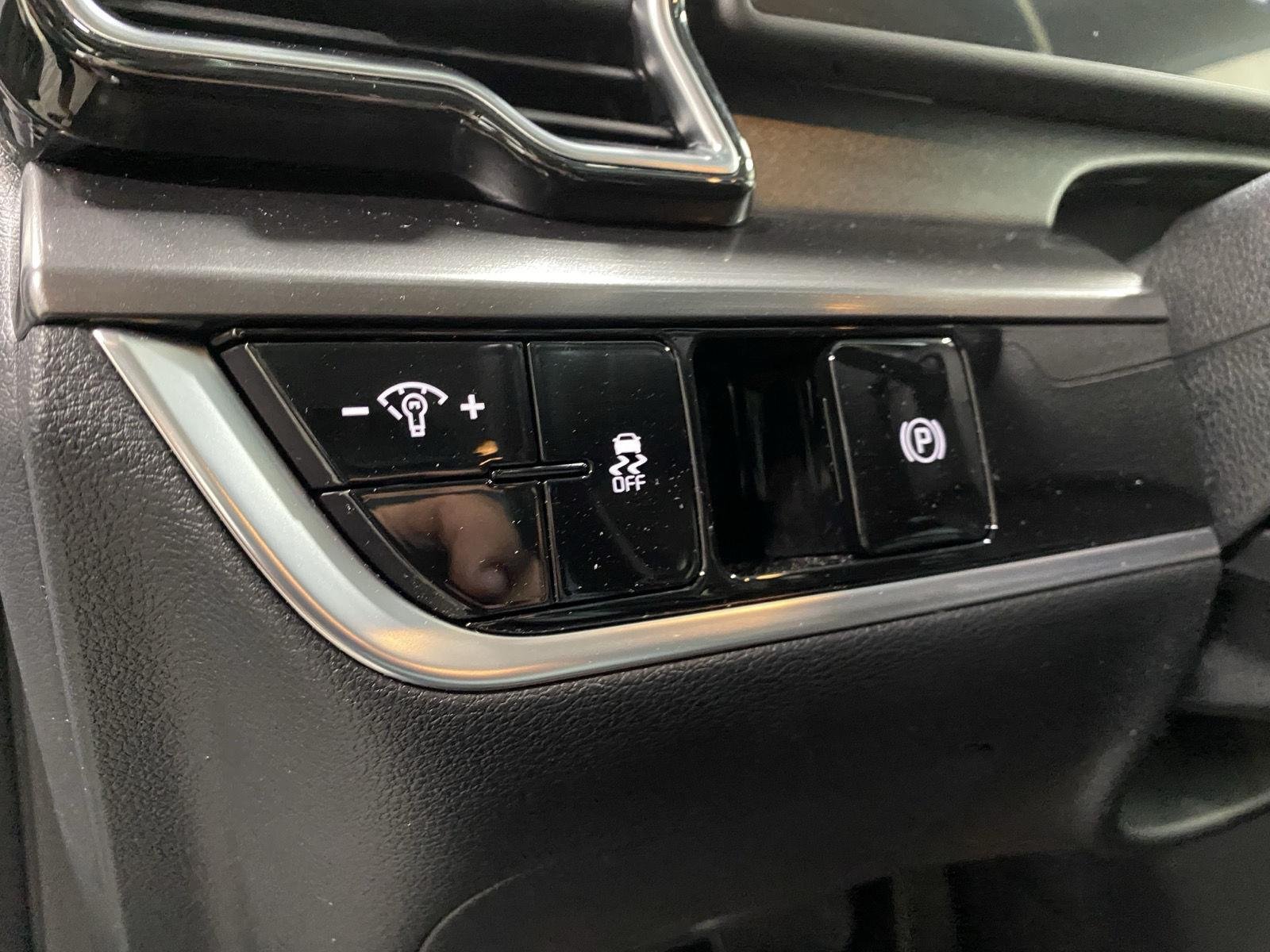 Used 2024 Glacial White Pearl Kia EX image 19