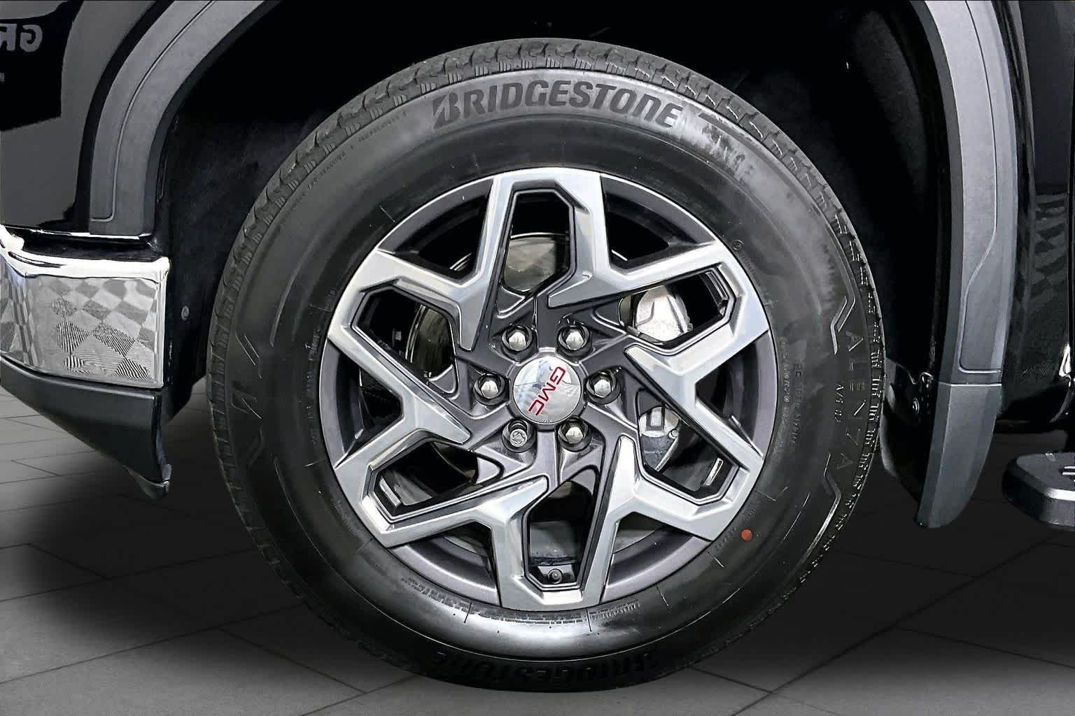 Used 2023 Onyx Black GMC SLT image 11