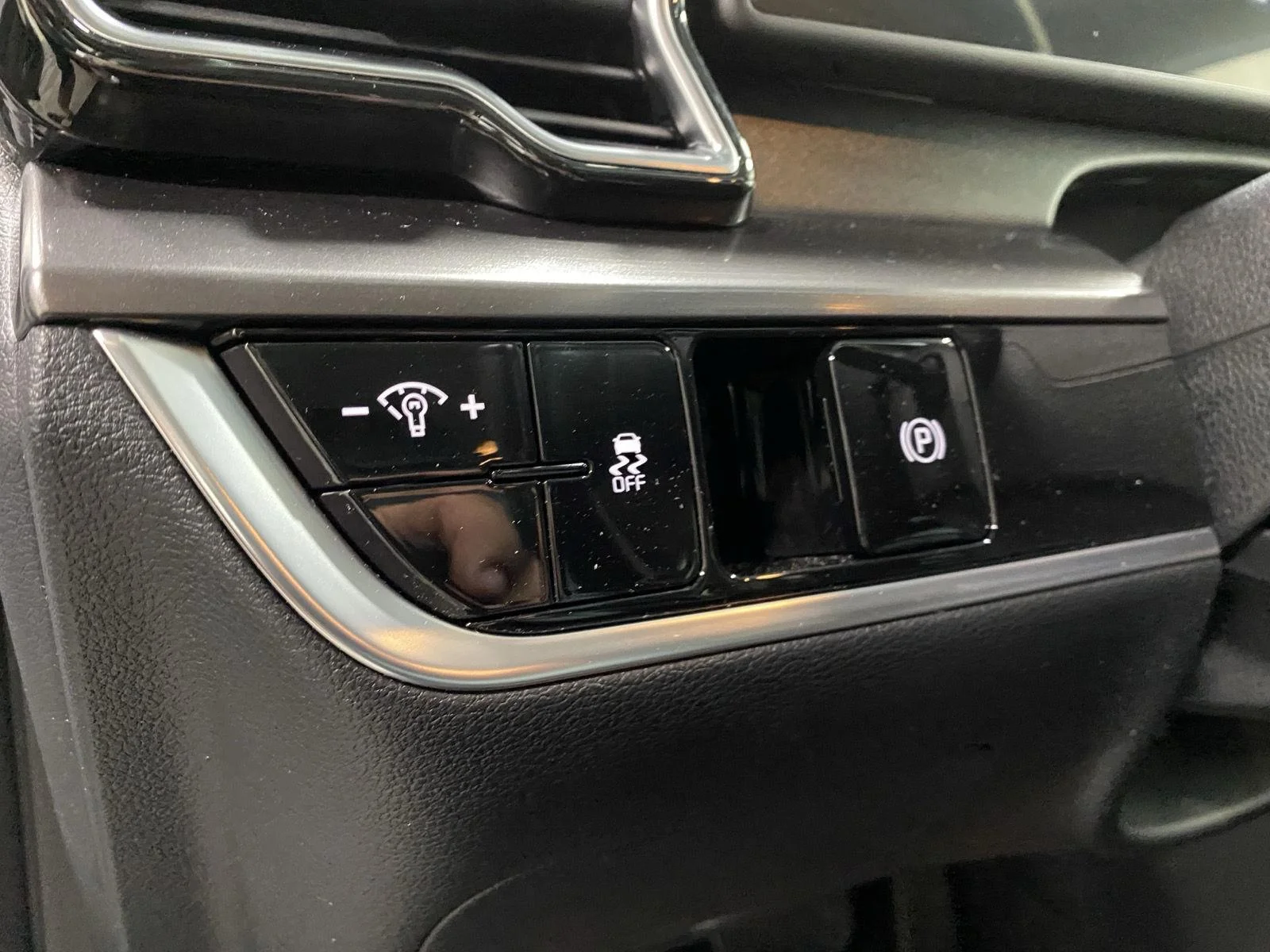 Used 2024 Glacial White Pearl Kia EX image 19