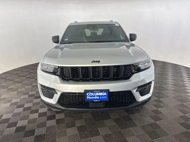 Used 2025 Silver Jeep Altitude image 2