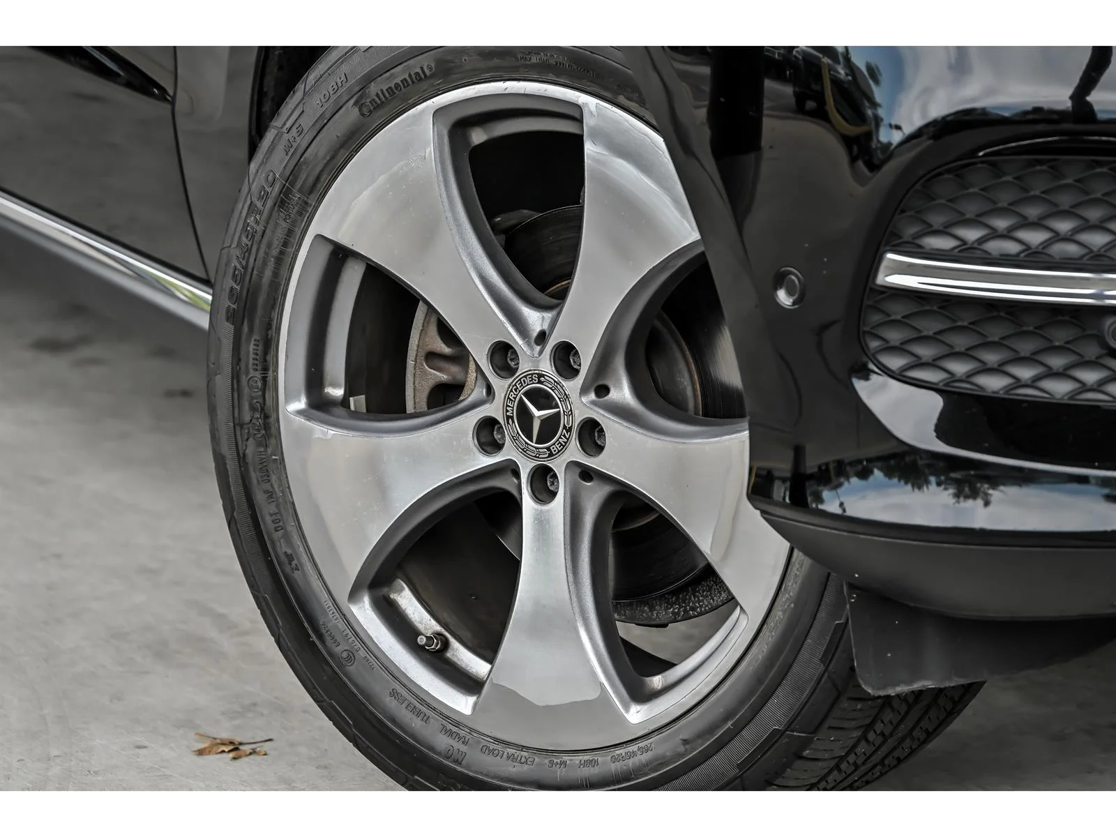 Used 2018 Black Mercedes-Benz GLE 350 4MATIC® image 3