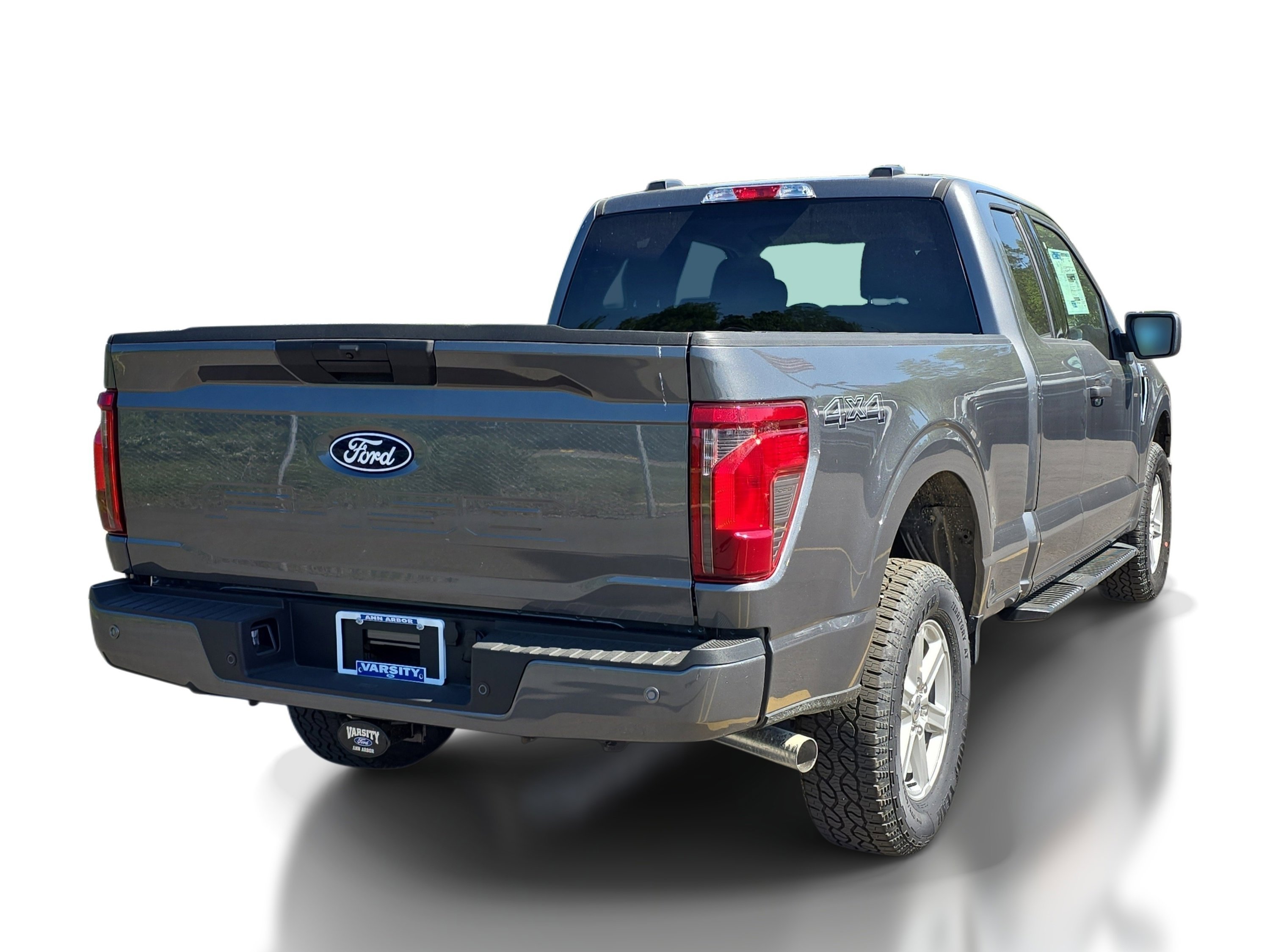 New 2026 Carbonized Gray Metallic Ford XLT image 4