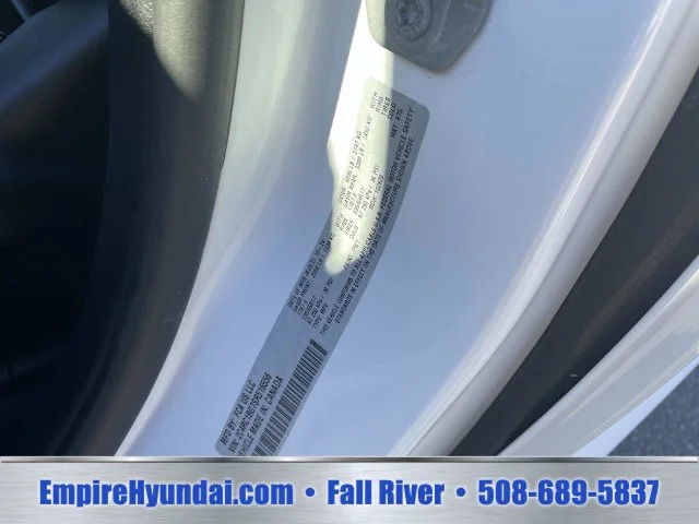 Used 2025 White Chrysler Select image 20