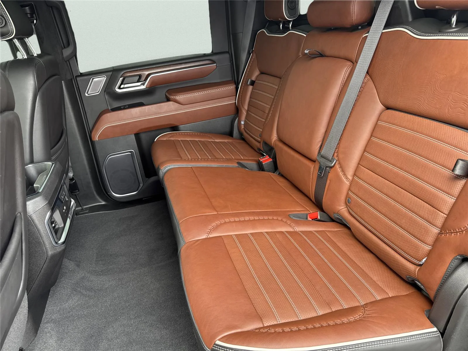 Used 2024 Sterling Metallic GMC Denali Ultimate image 34
