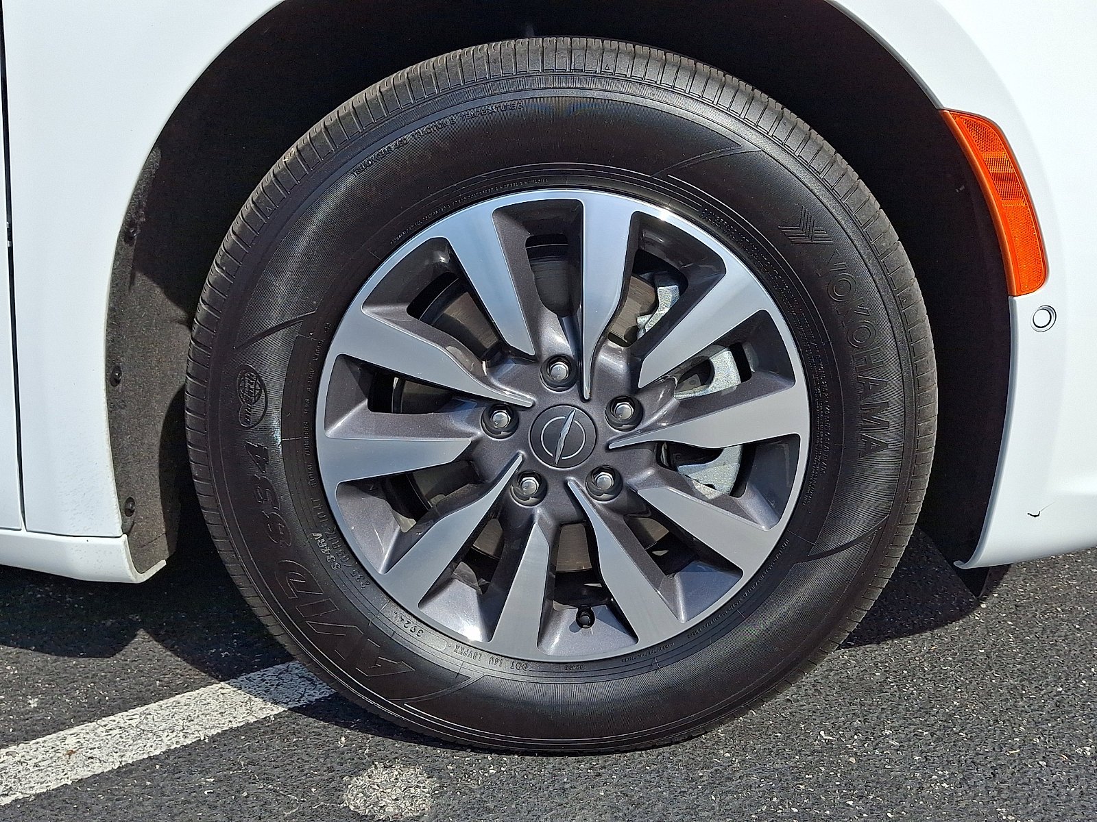 Used 2025 Bright White Clearcoat Chrysler Hybrid Select image 8