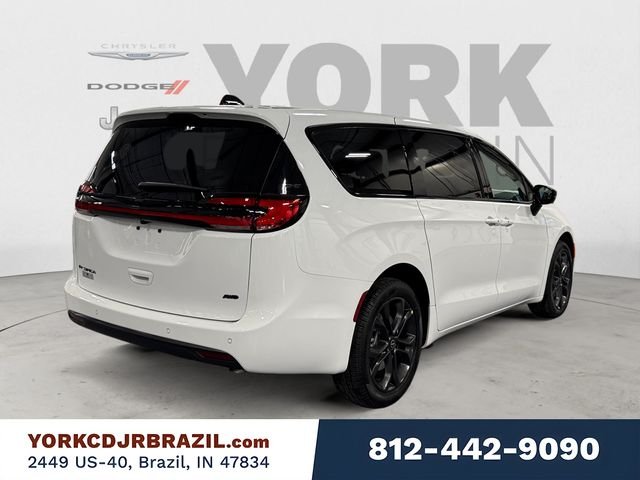 New 2026 Bright White Clear-Coat Exterior Paint Chrysler Select image 5