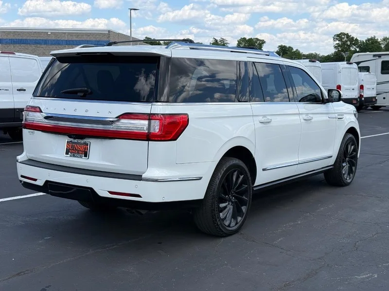 Used 2021 Pristine White Lincoln Reserve image 3