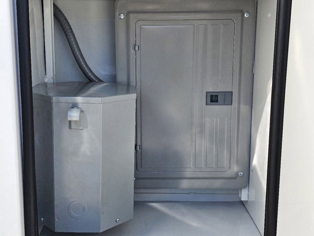 New 2024 Oxford White Ford XL image 19
