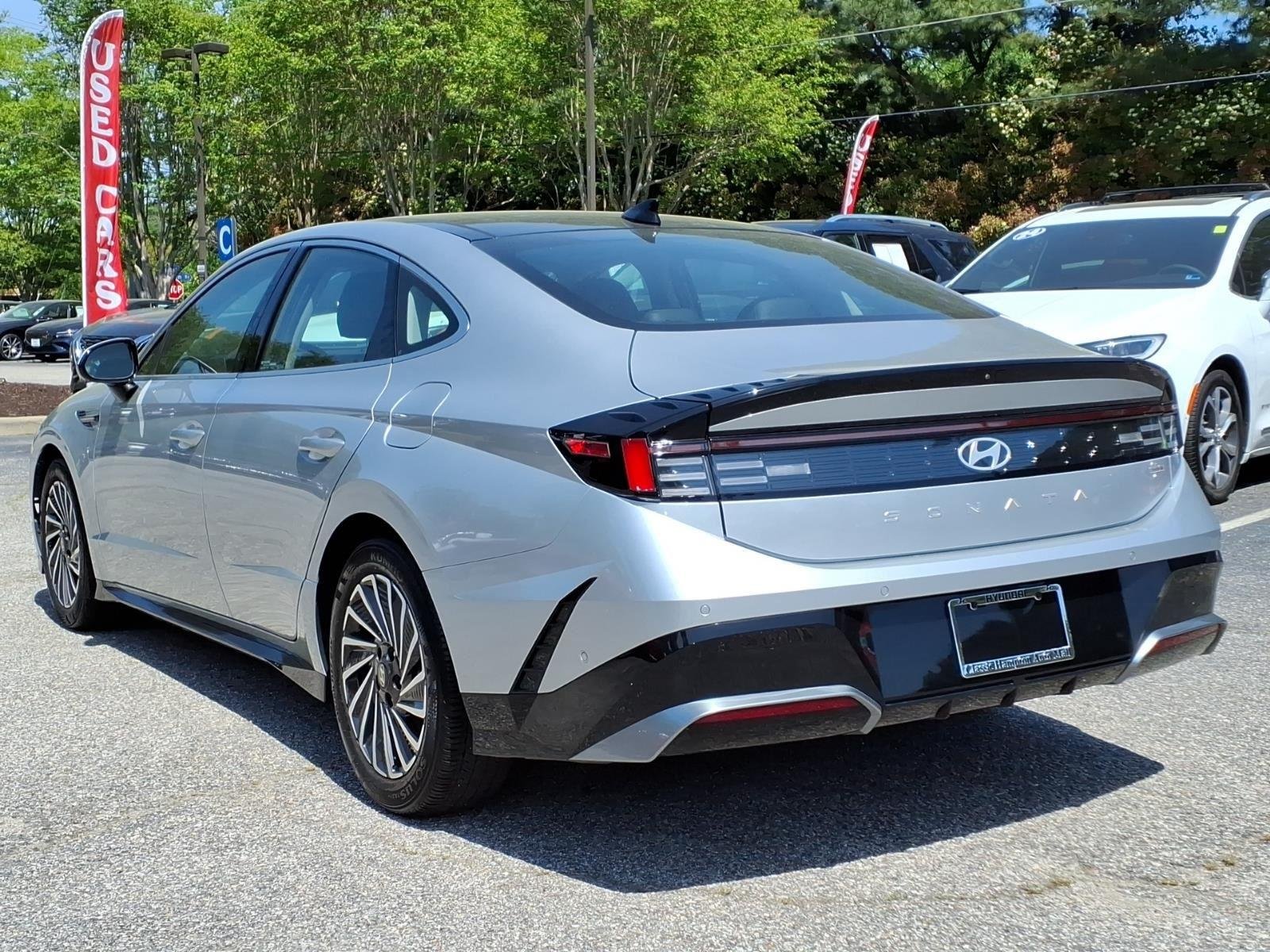 Used 2024 Aero Silver Hyundai Limited image 8