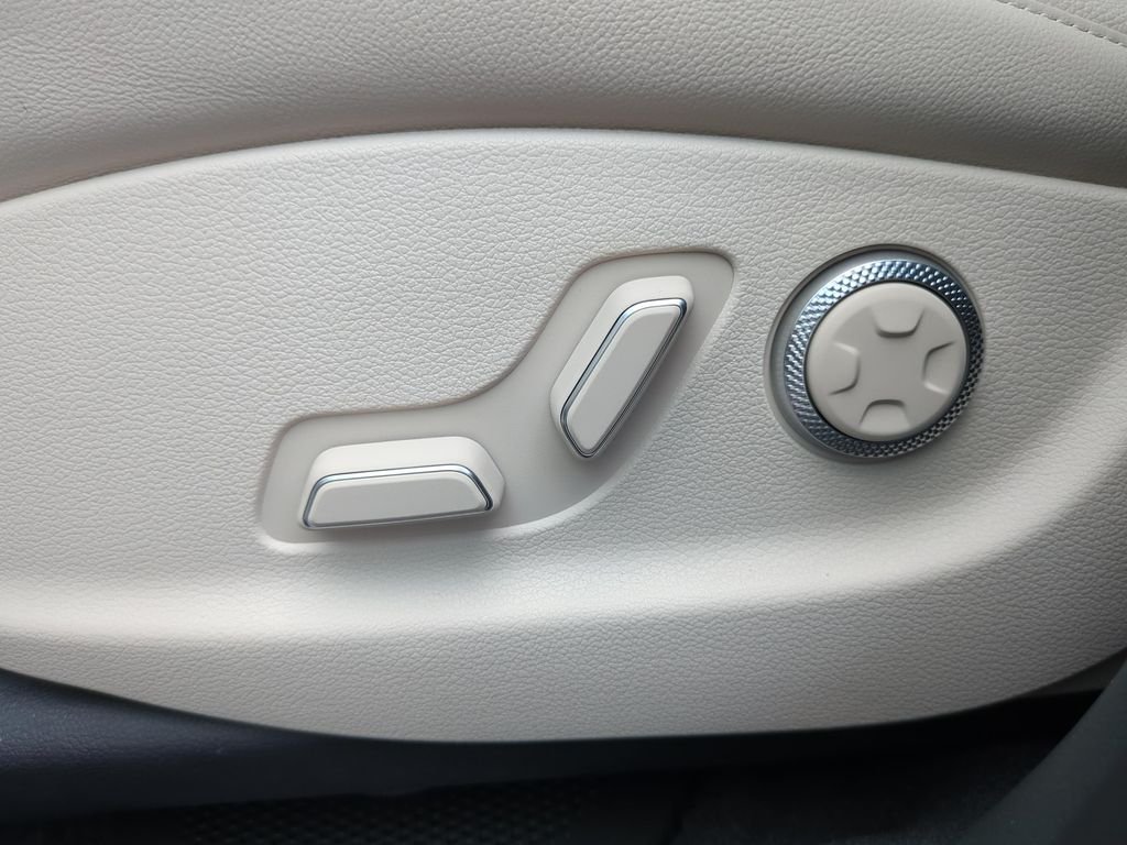 New 2026 White Genesis 2.5T SELECT image 16