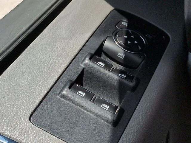 Used 2015 Ingot Silver Ford XLT image 23