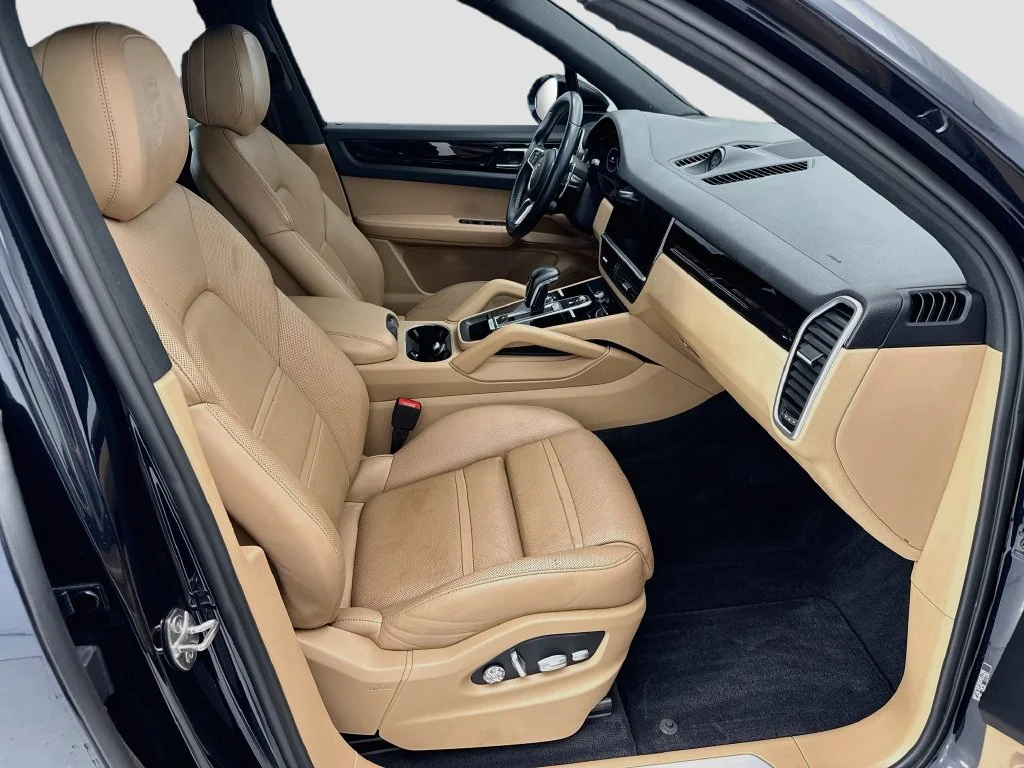 Used 2019  Porsche Base image 19