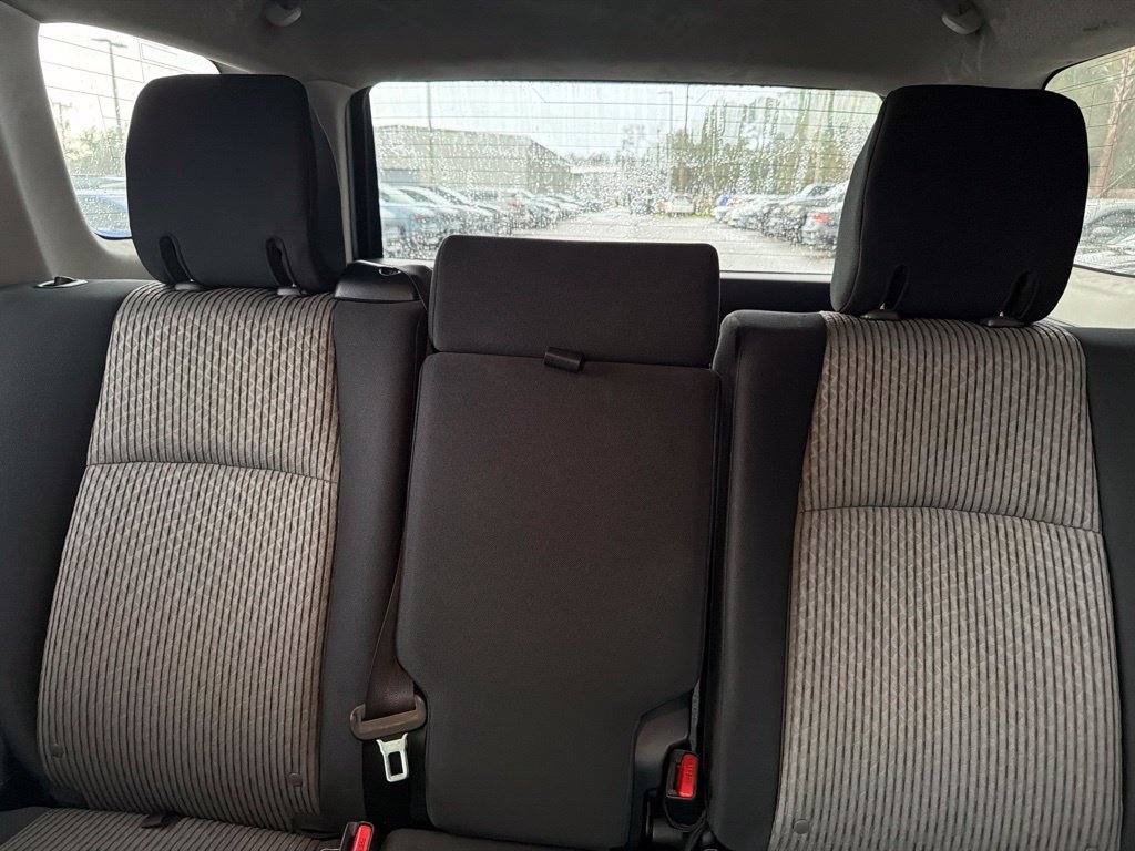 Used 2018 Classic Silver Metallic Toyota SR5 image 20