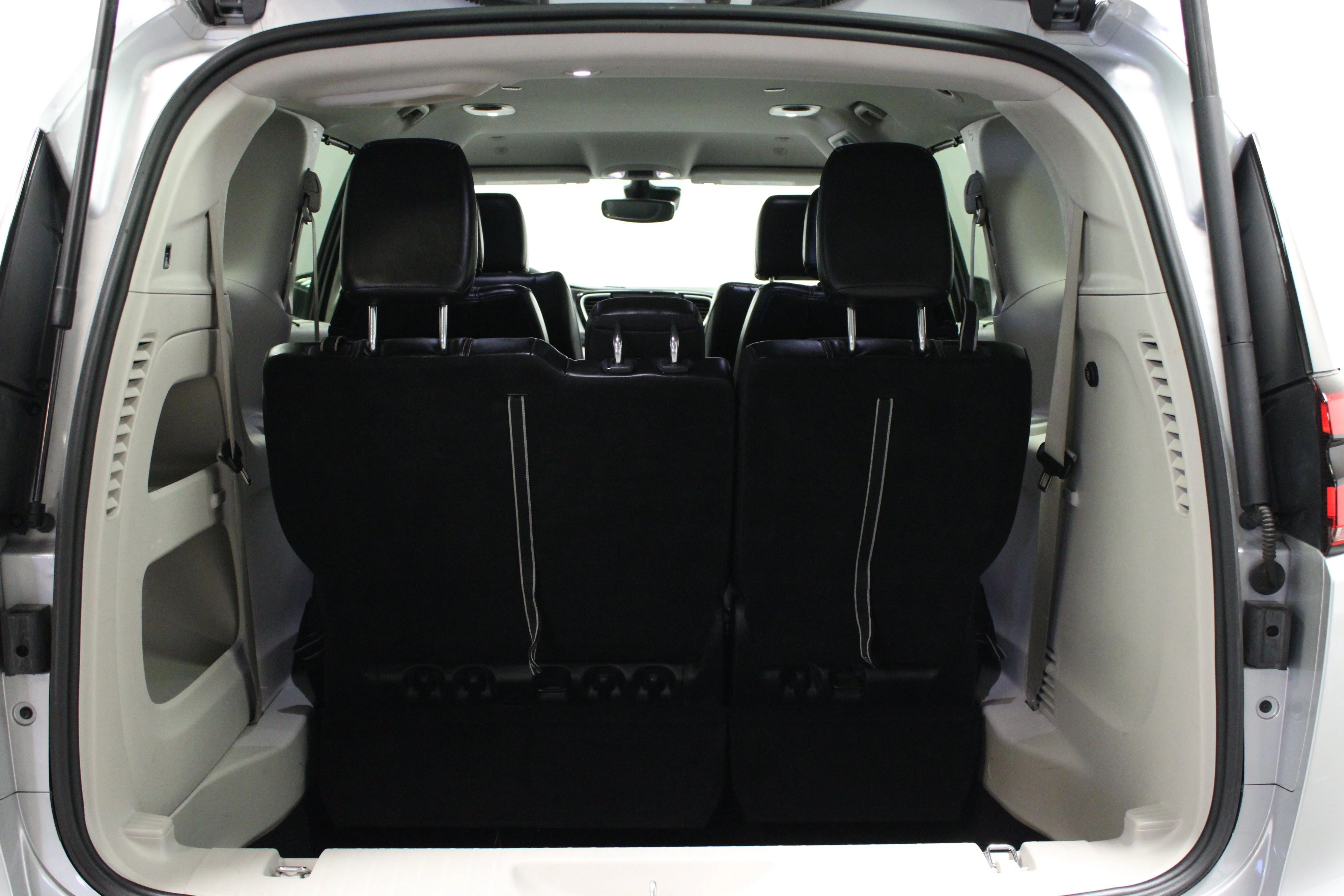 Used 2024 Silver Mist Clearcoat Chrysler Touring L image 15
