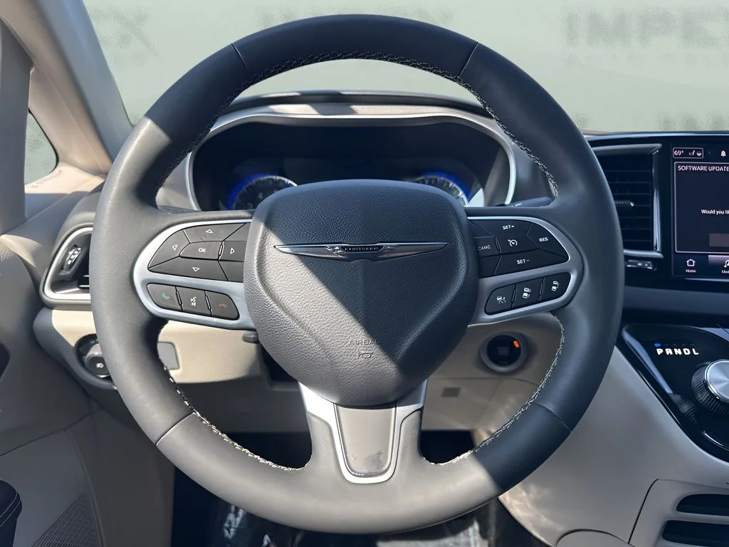 Used 2023 White Chrysler Touring L image 13