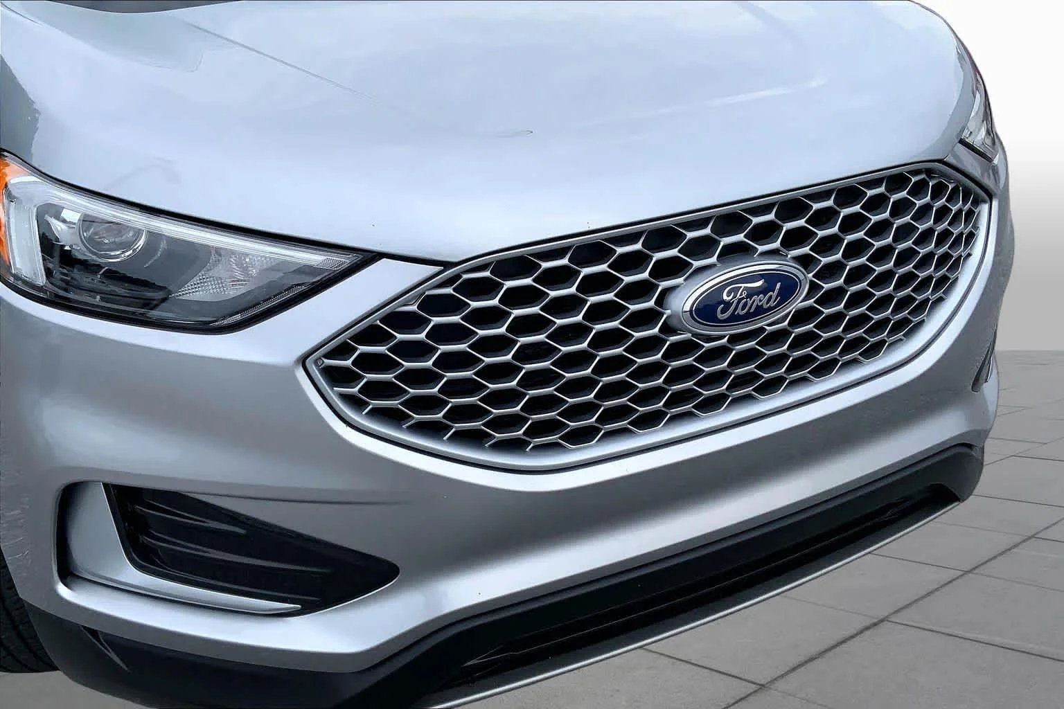 Used 2024 Iconic Silver Metallic Ford SEL image 27