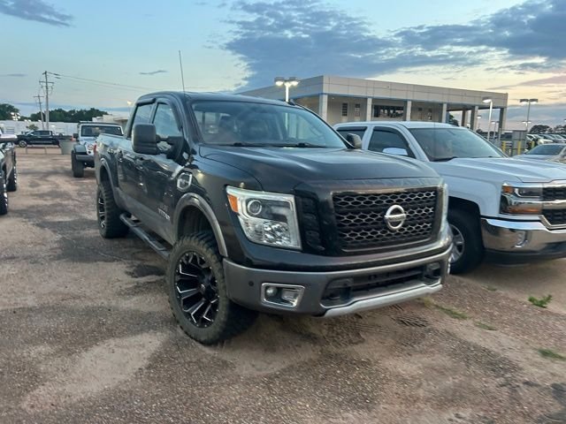 2017 Nissan Titan PRO-4X 4X4 Crew Cab's photo