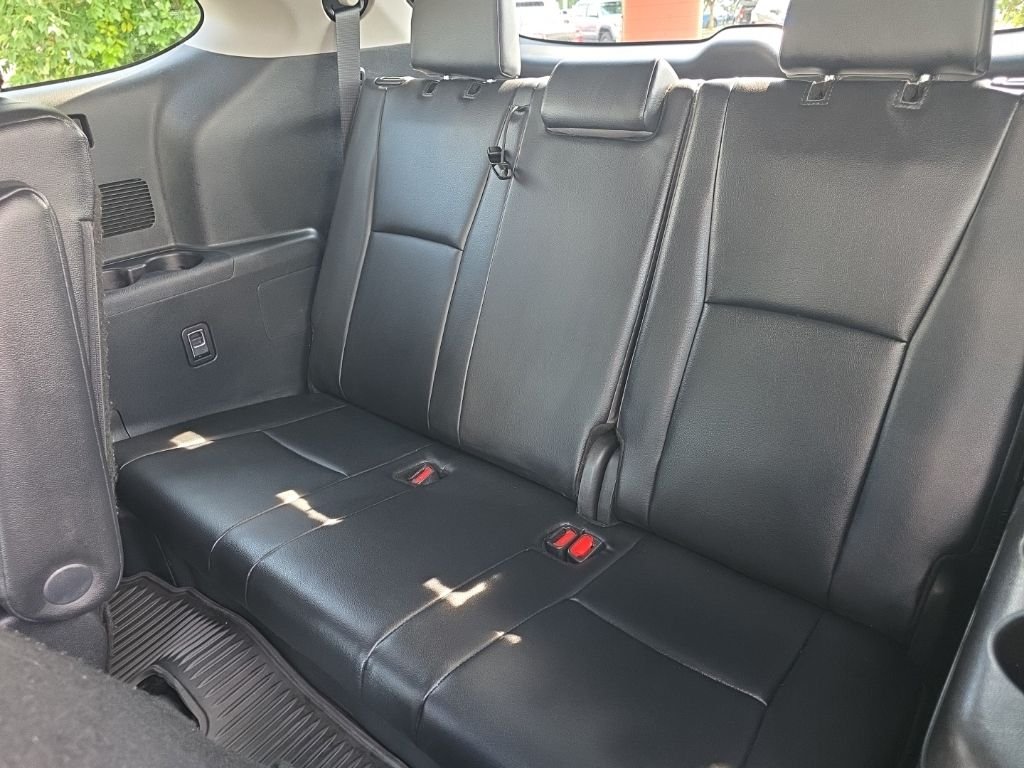 Used 2025  Toyota XLE image 13