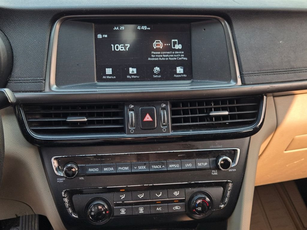 Used 2018 White Kia LX image 25