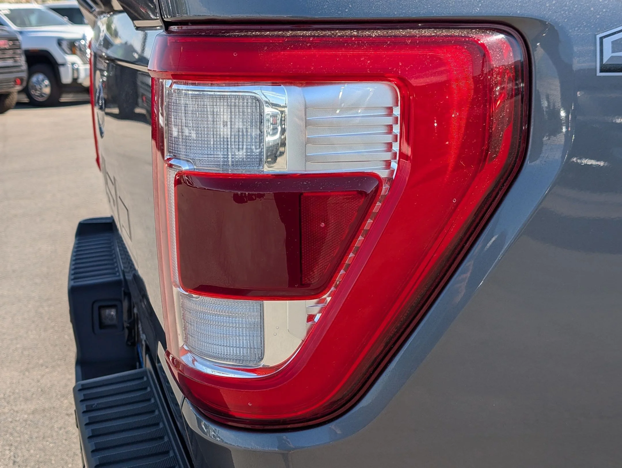 Used 2023 Gray Metallic Ford LARIAT image 12
