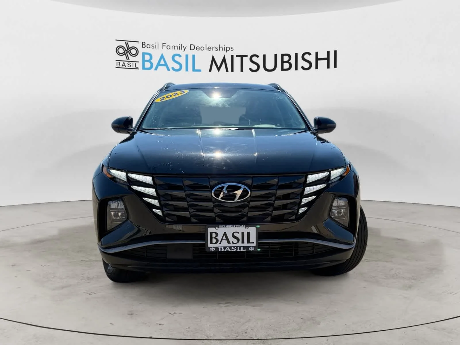 Used 2023 Phantom Black Hyundai SEL image 9