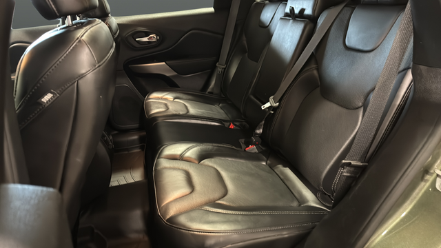 Used 2021 Olive Green Pearlcoat Jeep Limited image 23