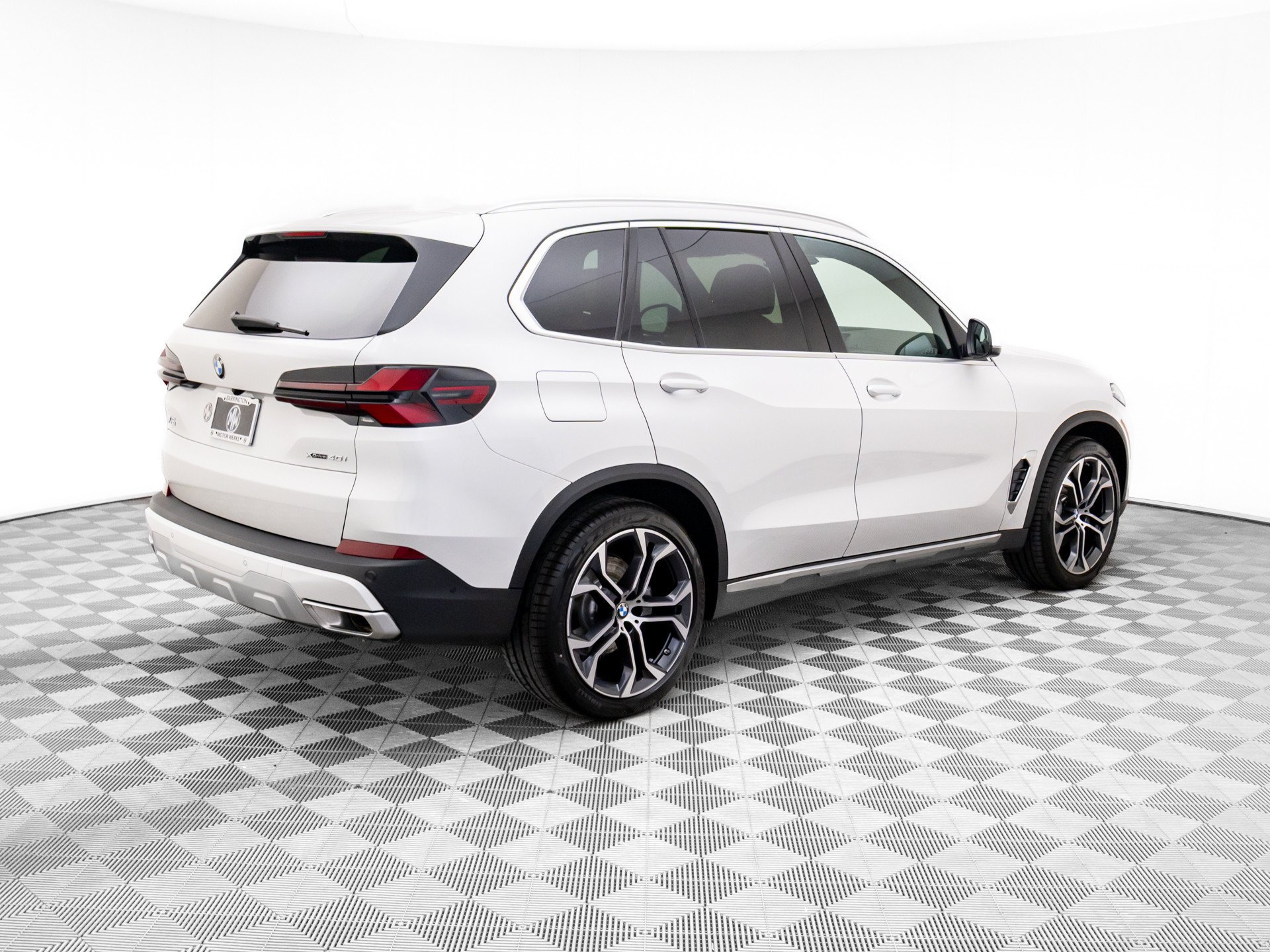 Certified Used 2026 Mineral White Metallic BMW xDrive40i image 6