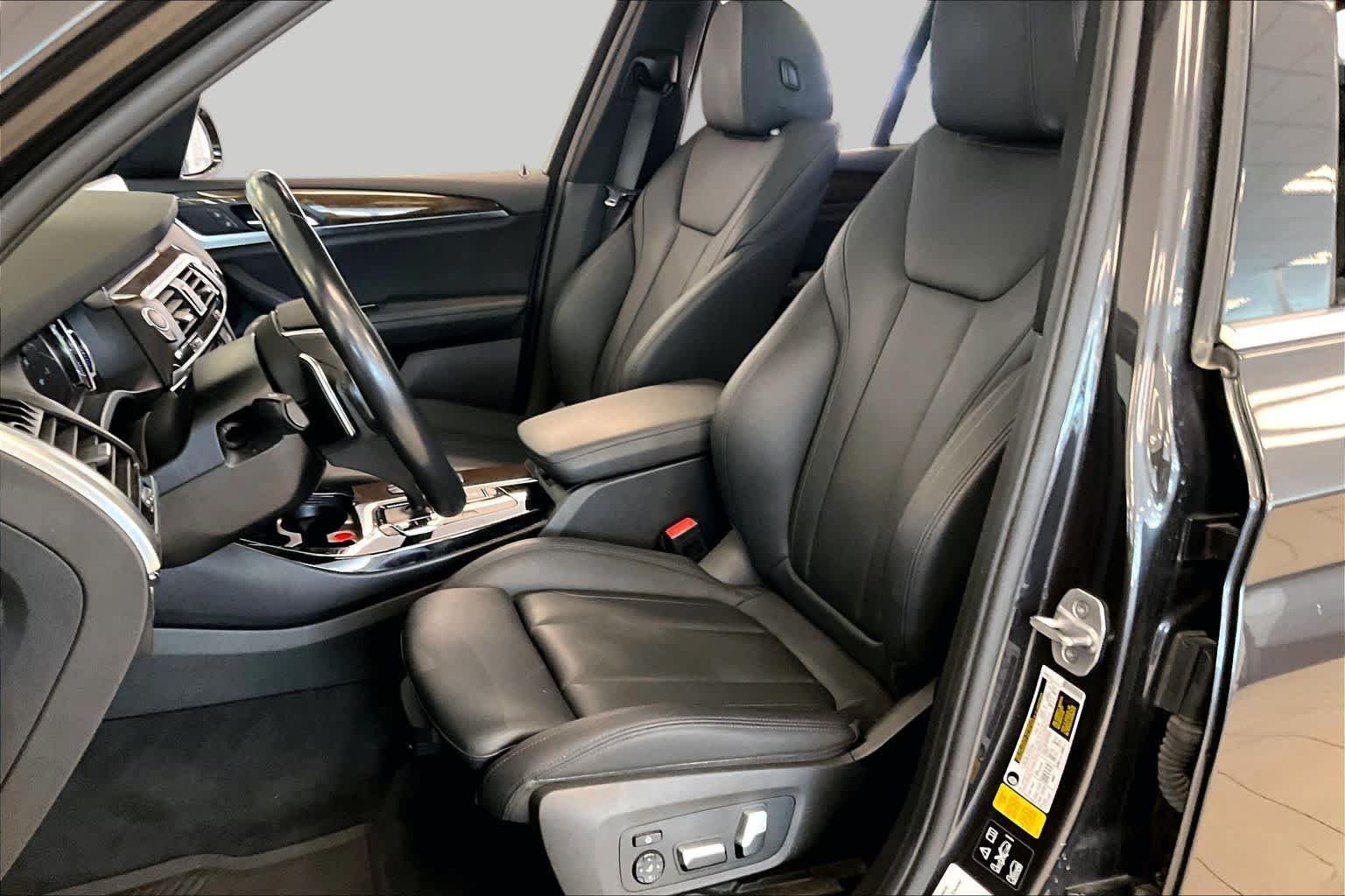 Used 2018 Dark Graphite Metallic BMW xDrive30i image 7