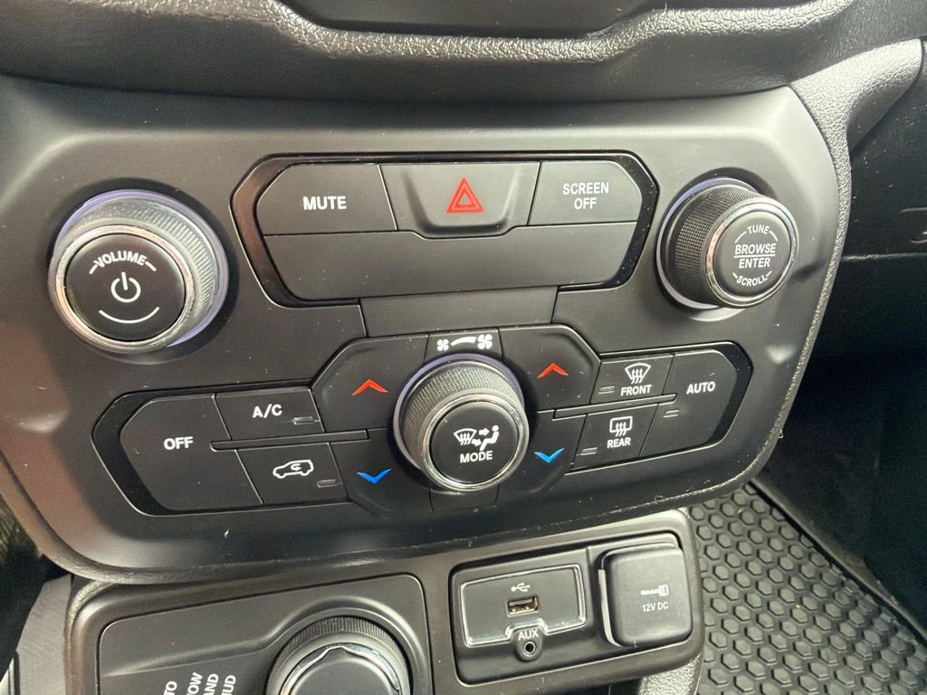 Used 2020 Blue Jeep Latitude image 16
