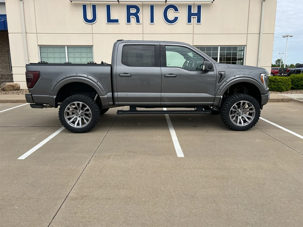 Used 2021 Gray Metallic Ford LARIAT image 11