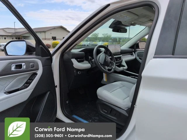 New 2026 Star White Metallic Tri-Coat Ford Platinum image 9
