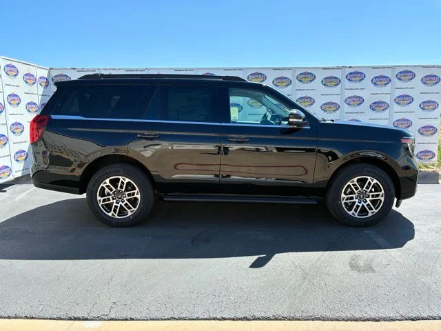2026 Ford Expedition Active's photo