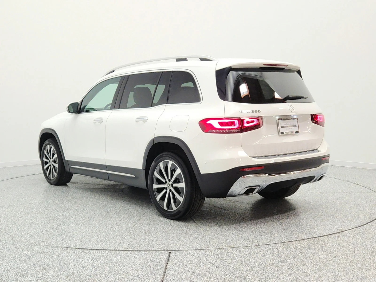 Used 2022 Polar White Mercedes-Benz GLB 250 SUV image 7