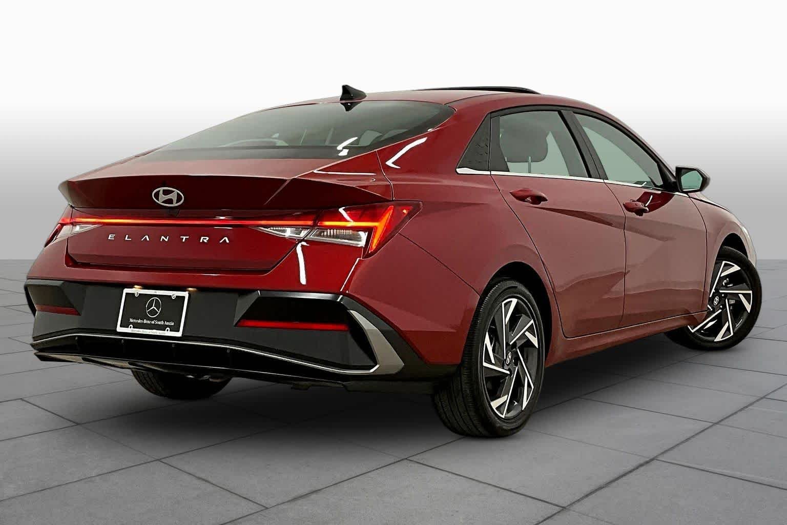 Used 2025 Ultimate Red Hyundai SEL Convenience image 13