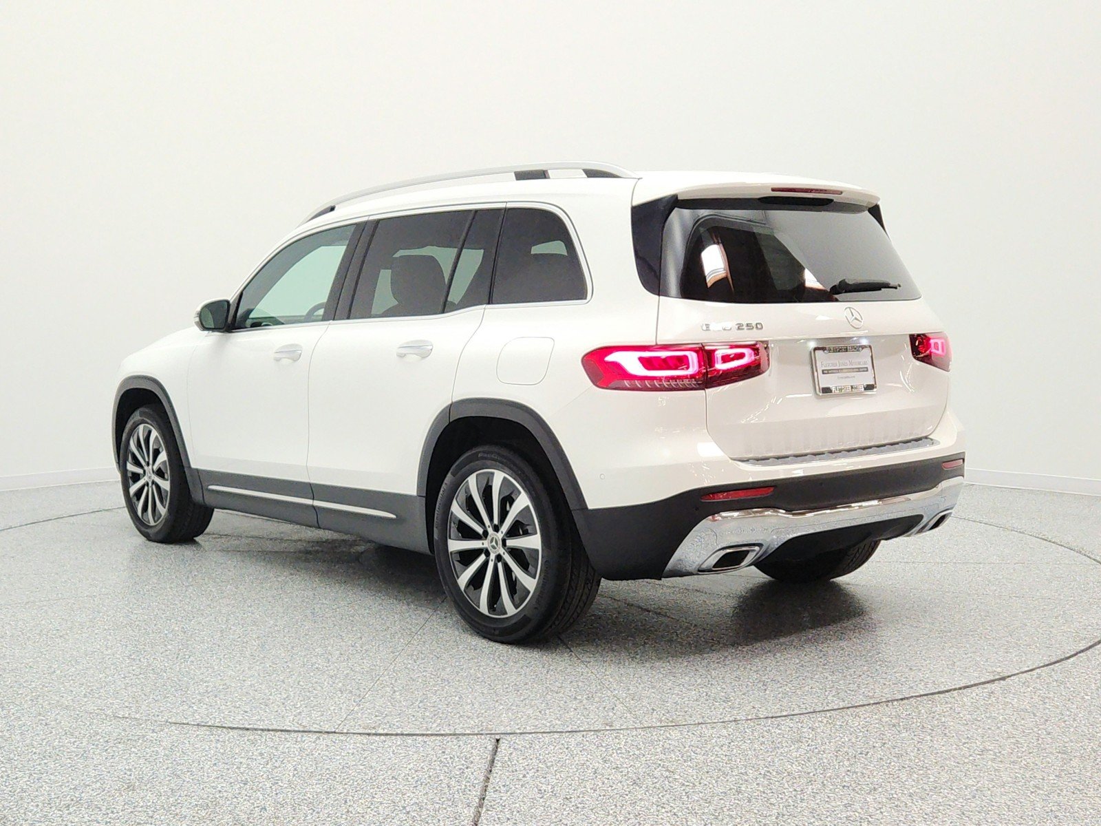 Used 2022 Polar White Mercedes-Benz GLB 250 SUV image 7