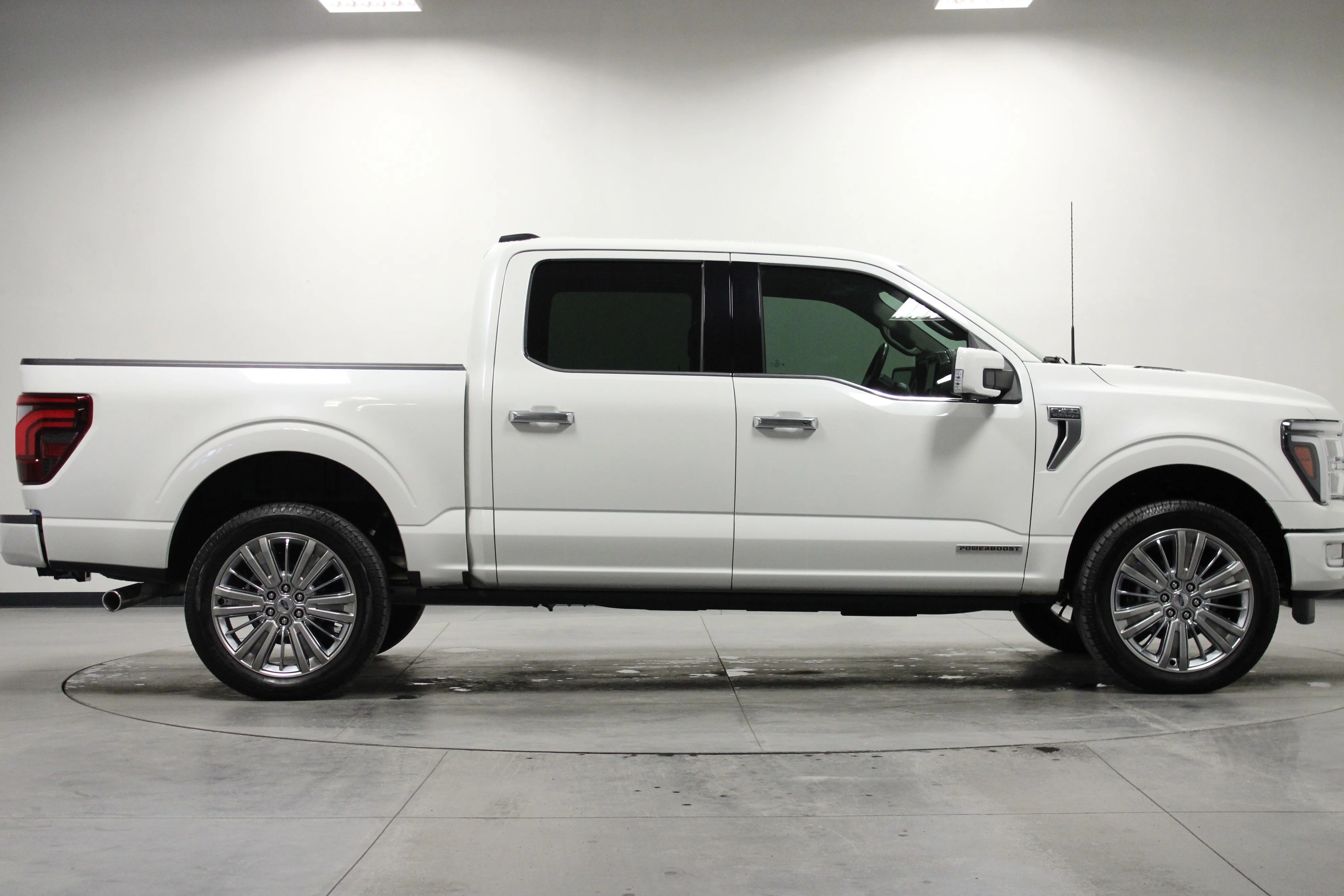Used 2025 Star White Metallic Tri-Coat Ford Platinum image 3