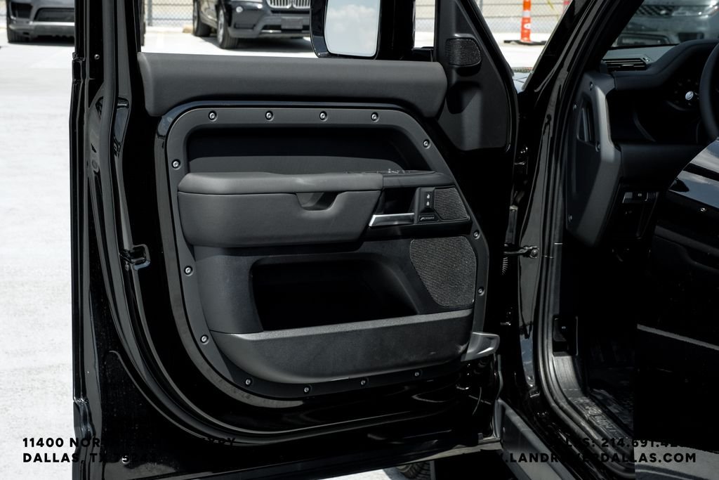 New 2026 Santorini Black Metallic Land Rover S image 49