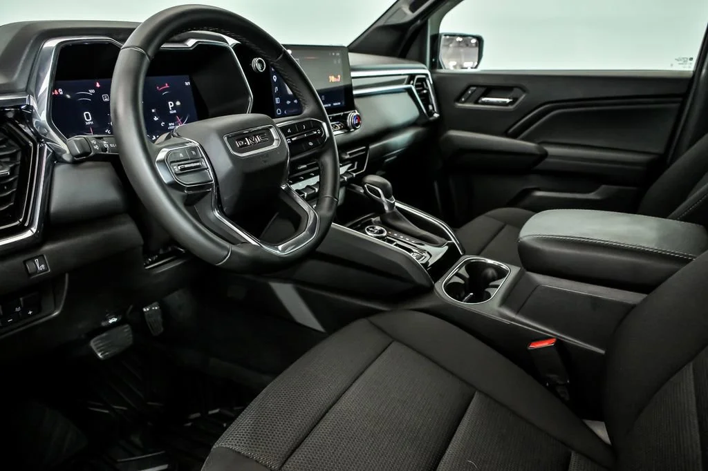 Used 2025 Onyx Black GMC Elevation image 10