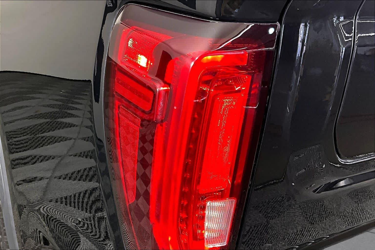 Certified Used 2022 Onyx Black GMC SLT image 28