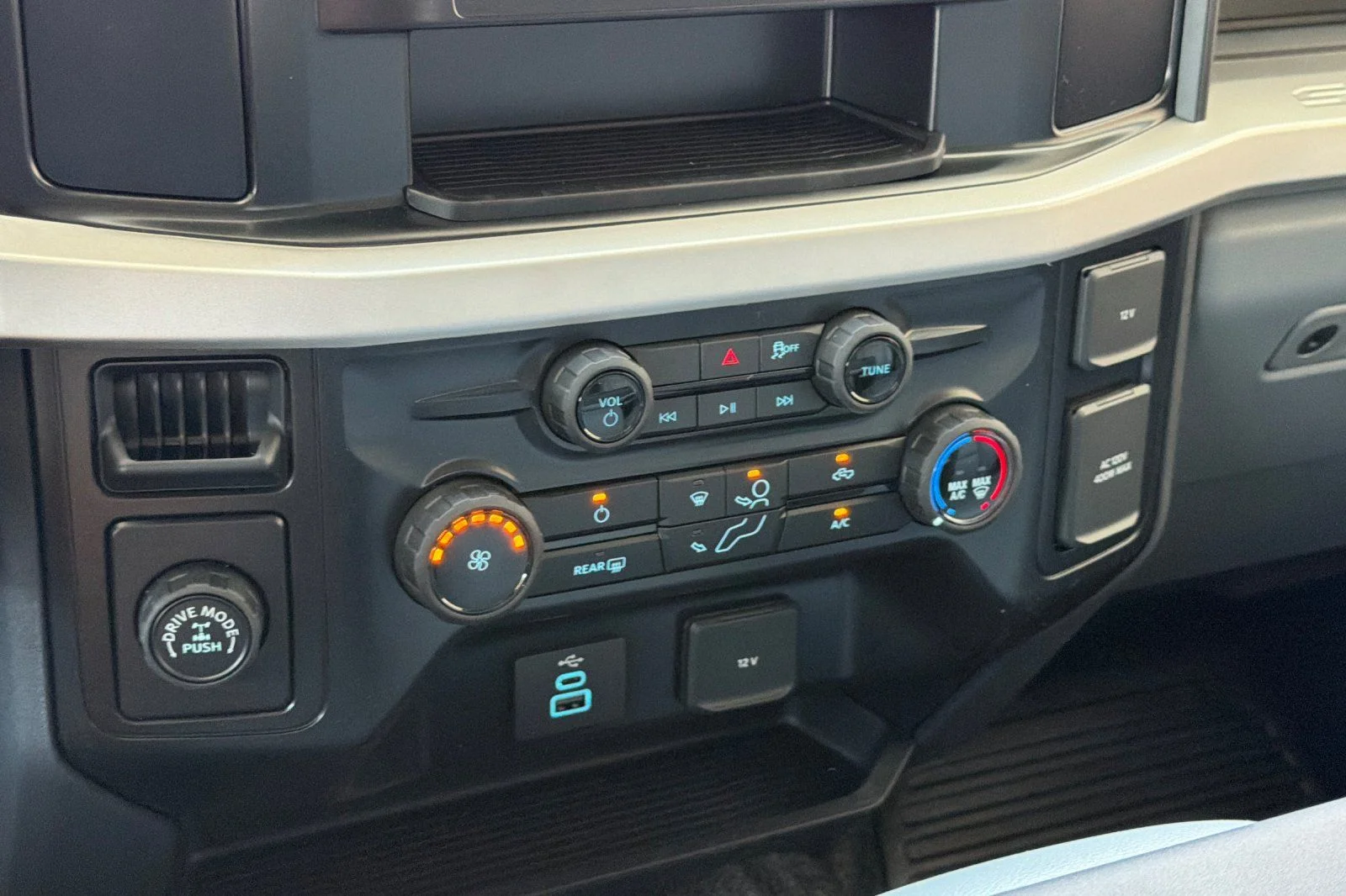 New 2026 Oxford White Ford F-350® XL image 22