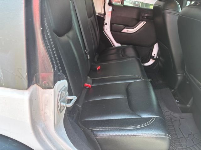 Used 2014 White Jeep Unlimited Rubicon image 16