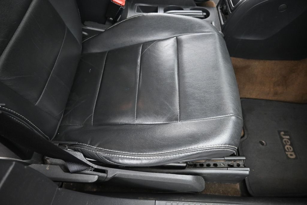 Used 2014 Deep Cherry Red Crystal Pearlcoat Jeep Latitude image 31