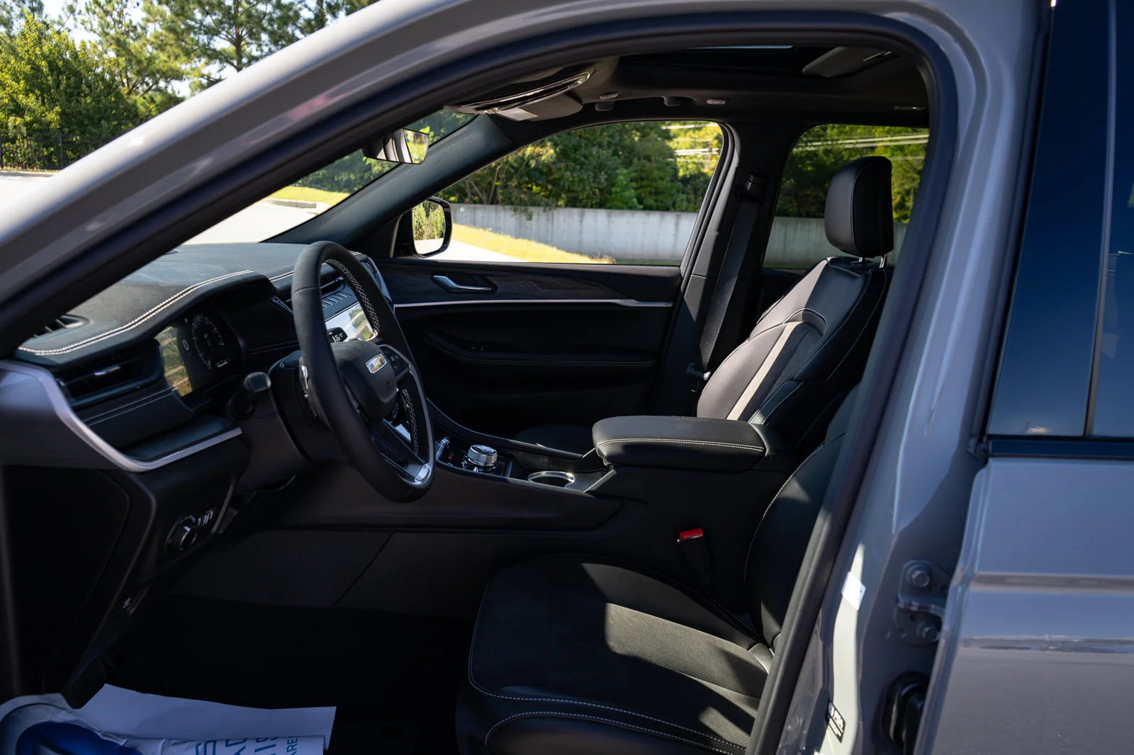 New 2027 Sting-Gray Clearcoat Jeep Altitude image 14