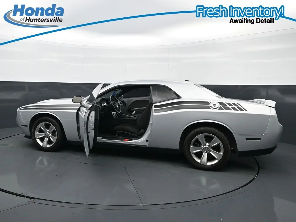 Used 2021 Triple Nickel Clearcoat Dodge SXT image 38