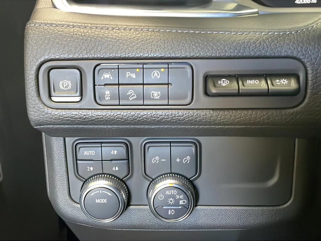Used 2023 Silver GMC Denali image 28