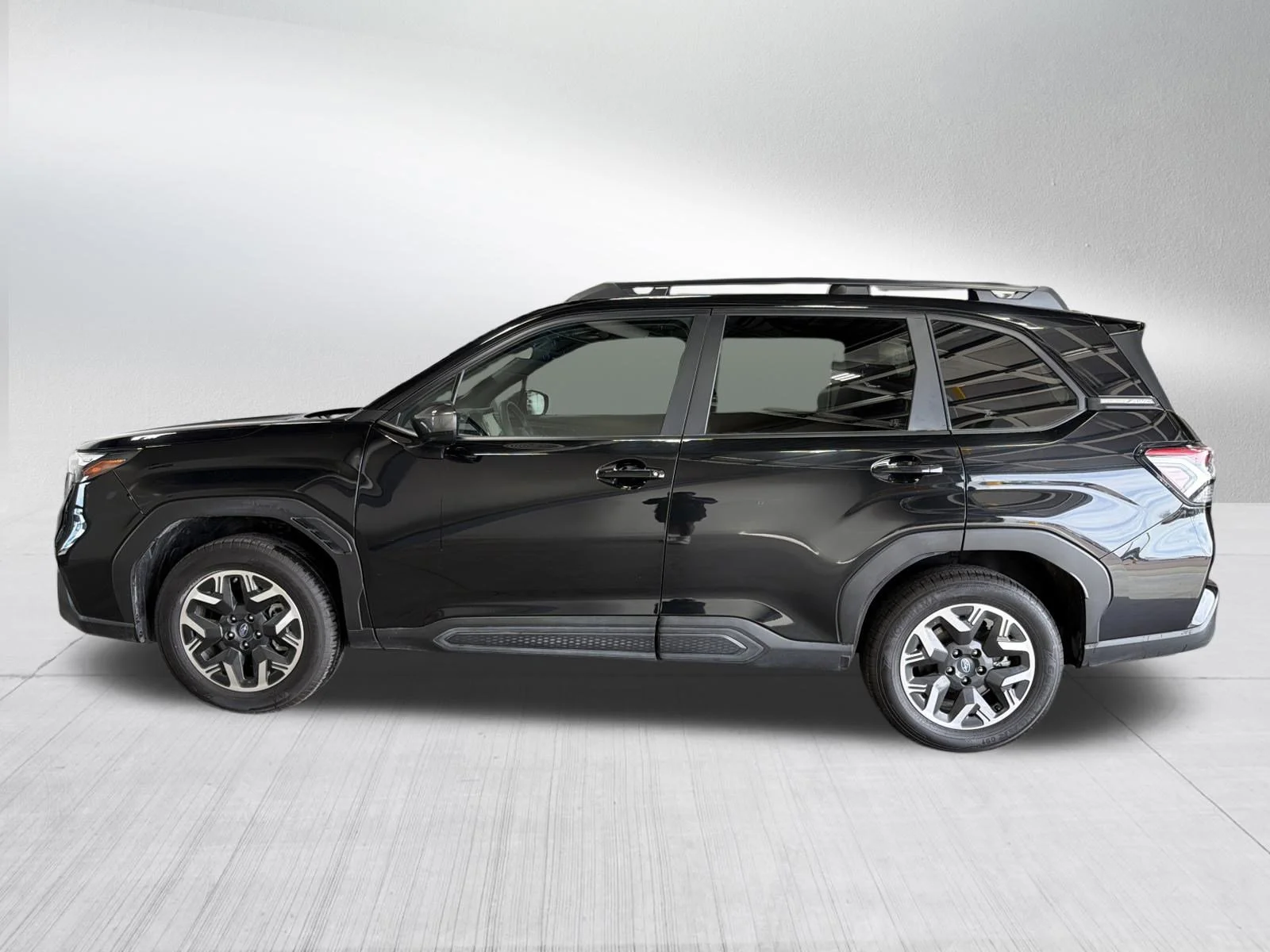 Certified Used 2025 Crystal Black Silica Subaru Premium image 4