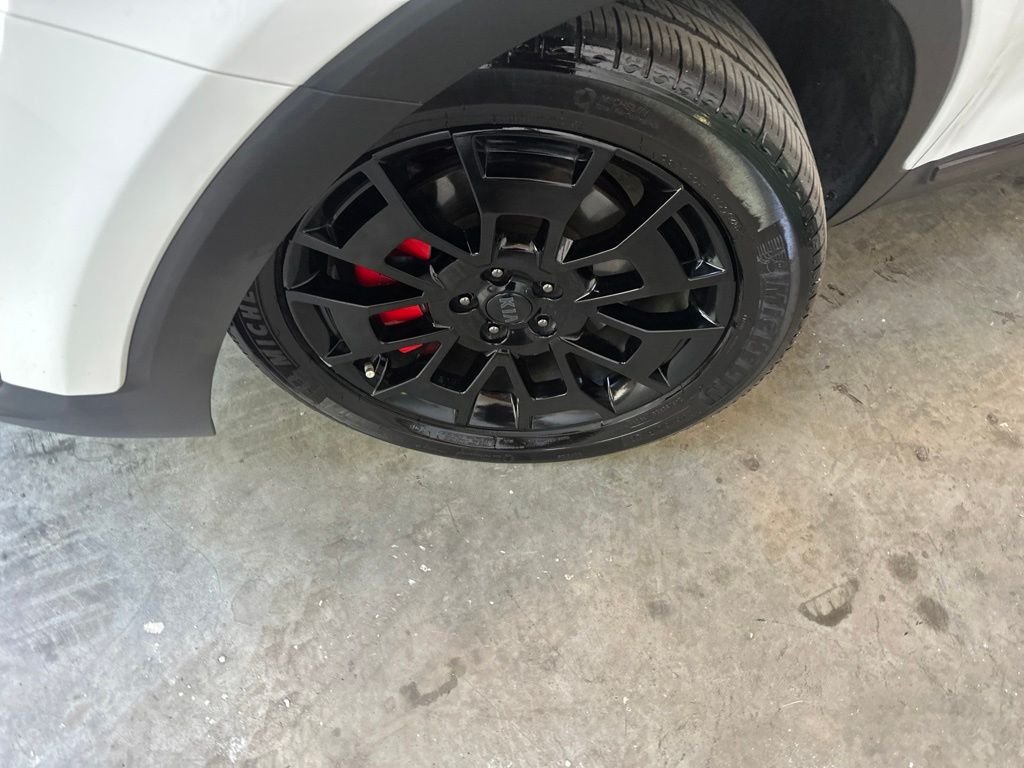 Used 2021 White Kia SX image 2