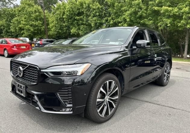 2024 Volvo XC60 B5 Plus Dark Theme AWD's photo